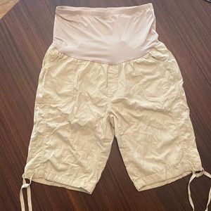 Maternity cargo shorts-tan